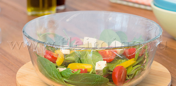 Упаковка продуктов в пищевую пленку