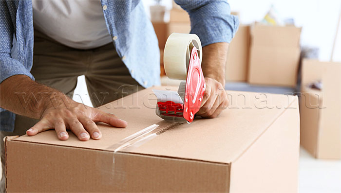 Заклеивание коробок скотчем